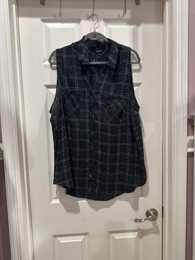 torrid Black & White Windowpane Sleeveless Button-Up Shirt